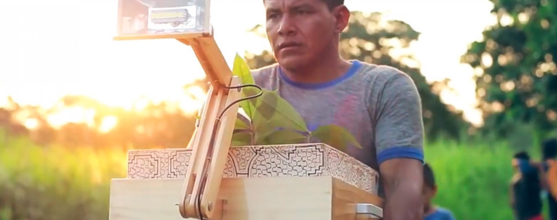 ‘Plantalámpara’ fuente de electricidad para poblados de la Selva Amazónica