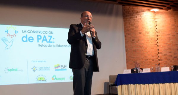 Así inició el Foro ‘La Construcción de Paz: retos de la educación’