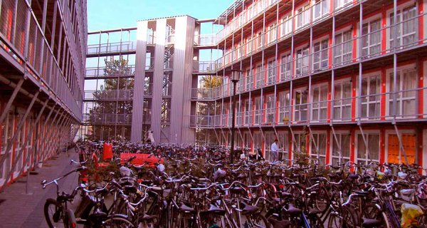 Campus para estudiantes hecho de contenedores 