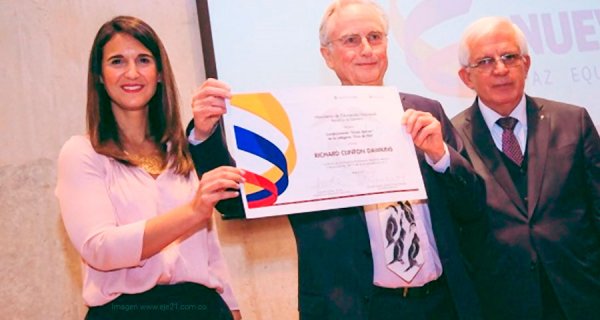 Richard Dawkins galardonado con la medalla Simón Bolívar por su labor científica