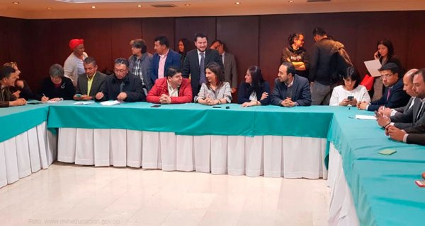 Se firman acuerdos significativos para la educación con el magisterio colombiano
